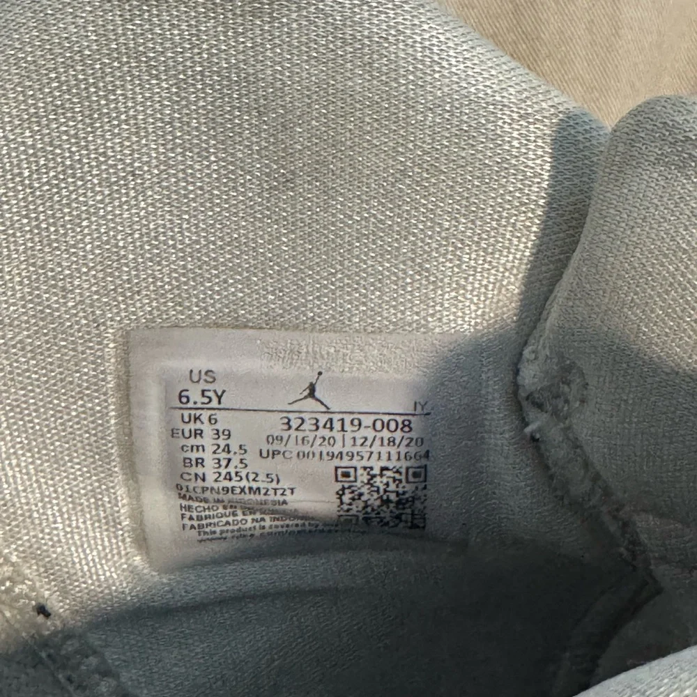 Jordan Boys Shoes 6.5Y Black Red White Used - Picture 9 of 9